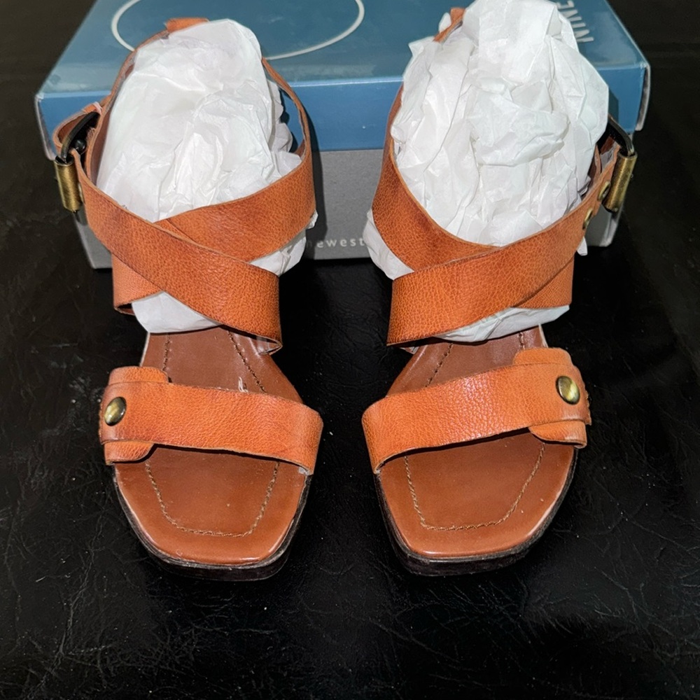 Nine West REHAB Sandals, Size 7M, has some issues.